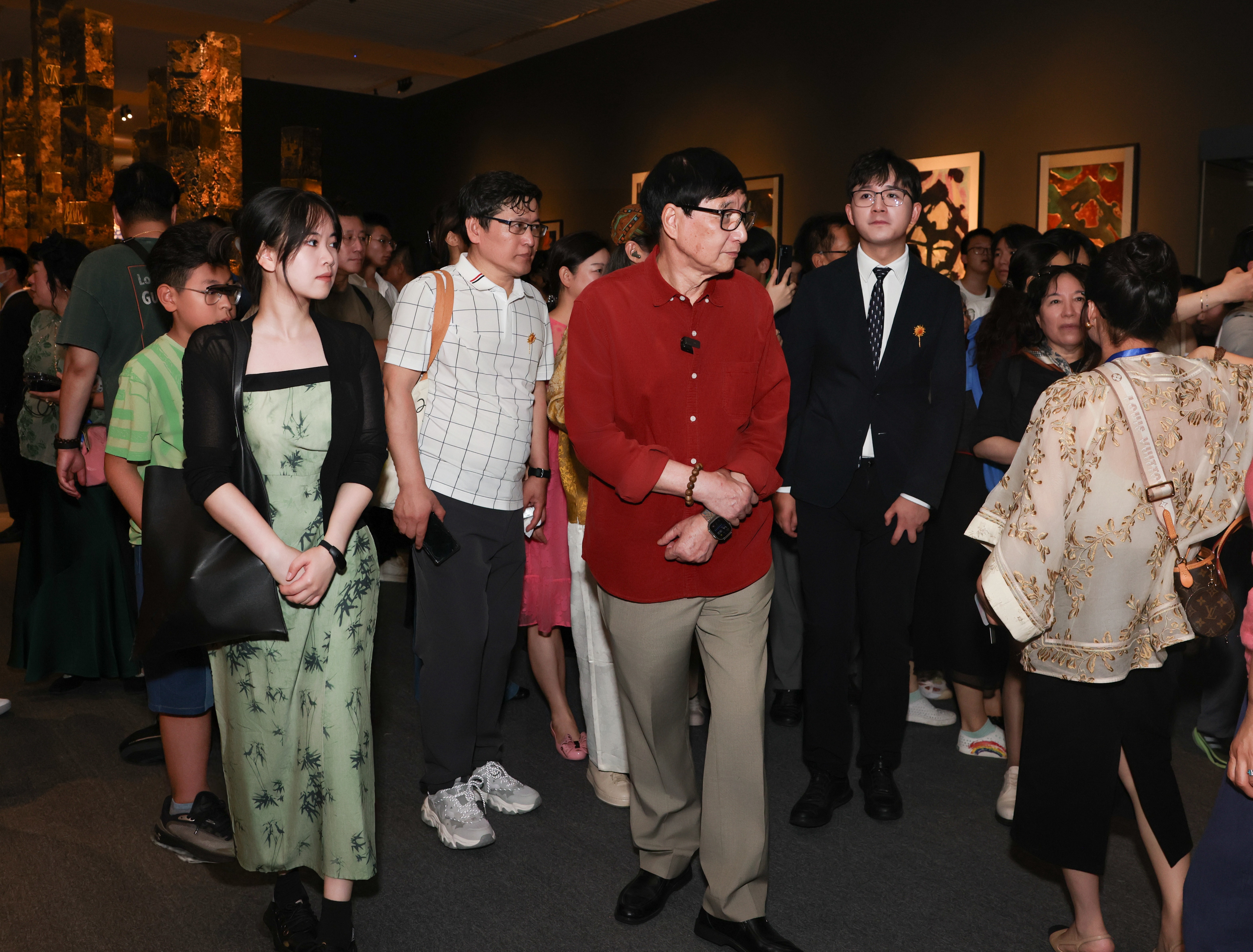 钱海伦与朱炳仁在展览现场